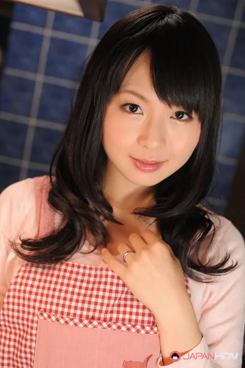 Nozomi Oshima: Slim Japanese MILF Lifts Her Skirt in the Kitchen – photo 13 of 15