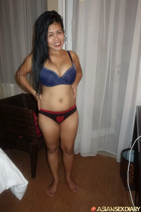 Chubby Asian MILF Wears Lingerie and Spreads Her Hairy Pussy – photo 19 of 20