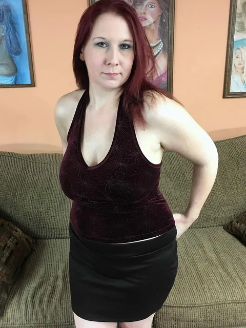 Lia Shayde: Curvy Redhead MILF Gives a Deepthroat Blowjob – photo 1 of 21
