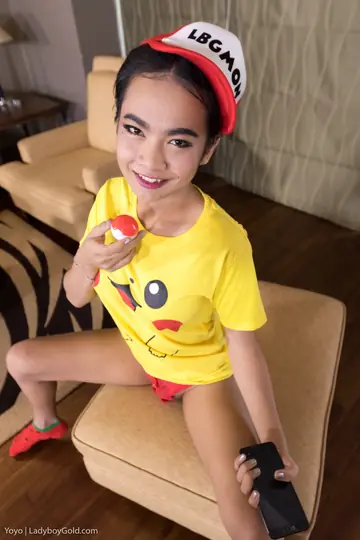 Petite Thai Trans Woman Reveals Cock and Spreads Her Ass