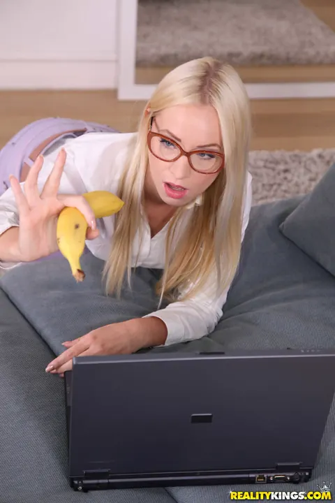 Kiara Lord: Tall Russian Blonde MILF Sucks Cock and Facesits in a Threesome – photo 2 of 21
