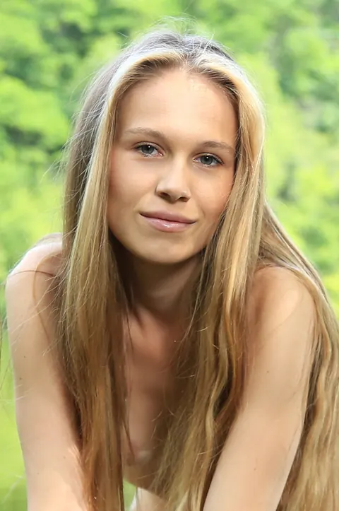 Nela Decker: European Brunette Spreads Her Pussy in the Open Air – photo 1 of 20