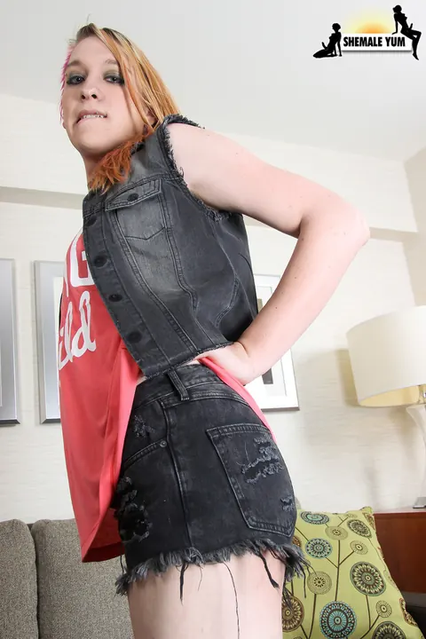Blonde Trans Woman Spreads Her Legs and Shows Her Ass – photo 2 of 16