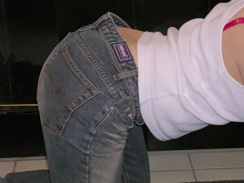 Stunning Serena: Amateur Brunette PAWG Unbuttons Her Jeans and Spreads Her Legs – photo 12 of 12