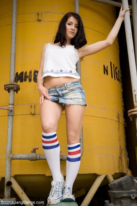 Russian Woman Poses Nude Outdoors by a Yellow Tank – photo 6 of 17