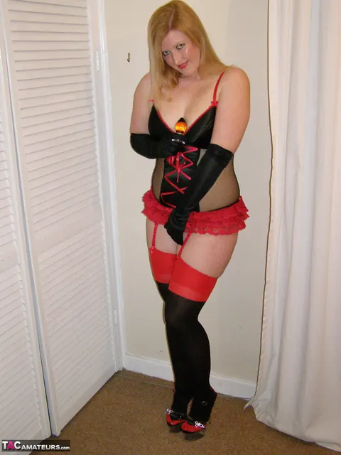 Curvy Blonde MILF Toys Her Ass with a Dildo and Plug in Lingerie – photo 1 of 16