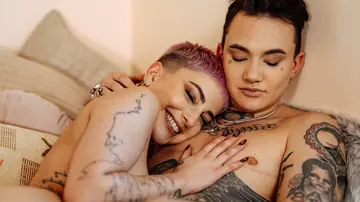 Kristen Scott – Slim Short-Haired Babe with Natural Tits Toys Herself Beside Her Partner