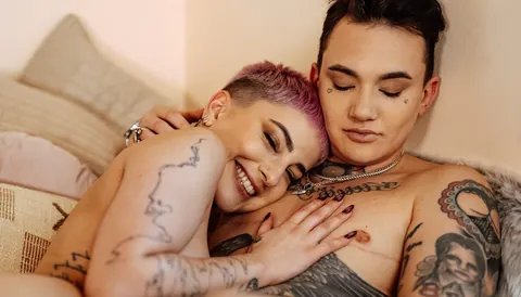 Nikki Hearts: Slim Short-Haired Babe with Natural Tits Toys Herself Beside Her Partner – photo 4 of 16