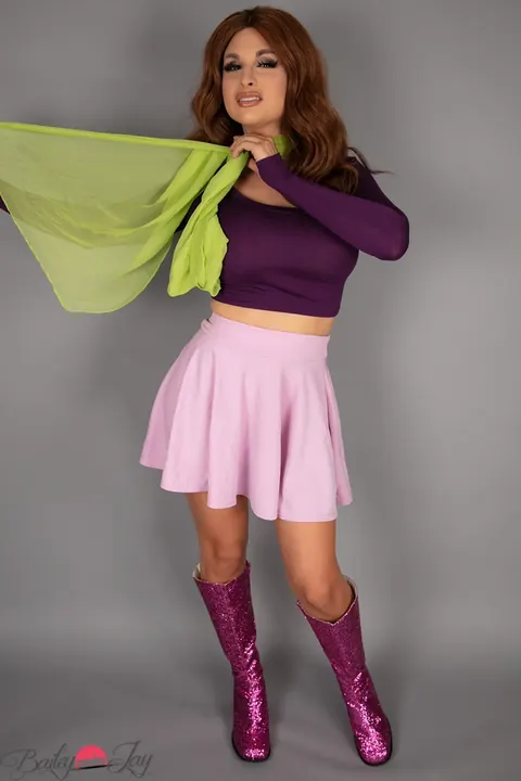 Redhead Trans Woman Undresses from Her Skirt – photo 2 of 16