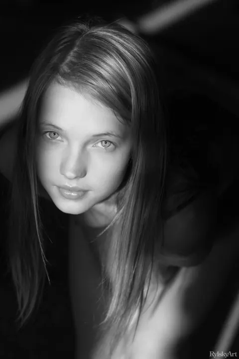 Anastasia Savina: Skinny Blonde Strips and Shows Her Small Natural Tits – photo 16 of 20