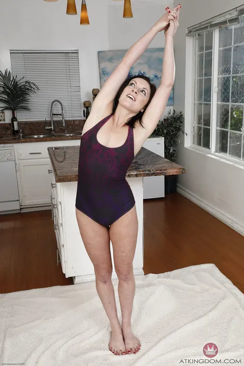 Petra Blair: Petite Brunette Lies Back and Spreads Her Pussy Wide – photo 2 of 21
