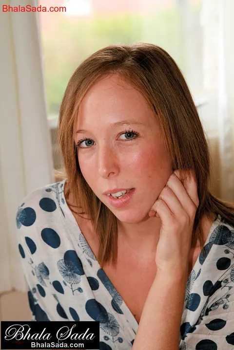 Redhead Poses in Jeans for a Clothed Tease – photo 9 of 15