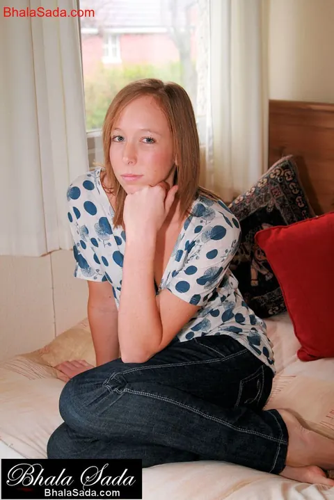 Redhead Poses in Jeans for a Clothed Tease – photo 6 of 15
