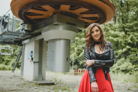 Amateur with Curly Hair Poses Outdoors Flashing Her Legs – photo 10 of 15