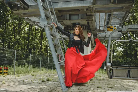 Amateur with Curly Hair Poses Outdoors Flashing Her Legs – photo 14 of 15