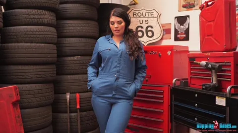 Terri Lou: Thick British Brunette Strips Out of Her Lingerie in a Garage – photo 1 of 16