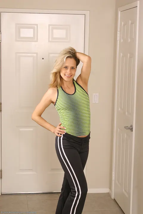 Skinny Blonde MILF Undresses and Shows Her Pussy – photo 2 of 21