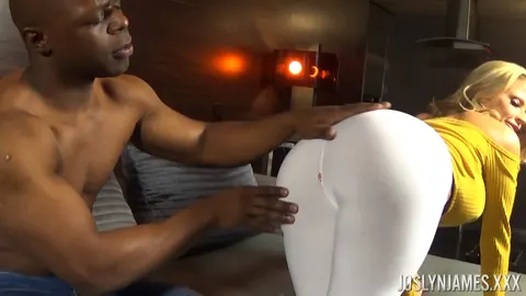 Joslyn James: Thick MILF with Big Tits Kisses Black Partner and Spreads Her Pussy – photo 1 of 21