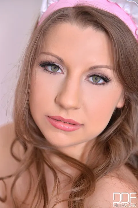 Samanta Lily: Curvy Russian Brunette Reveals Her Big Natural Tits – photo 20 of 21
