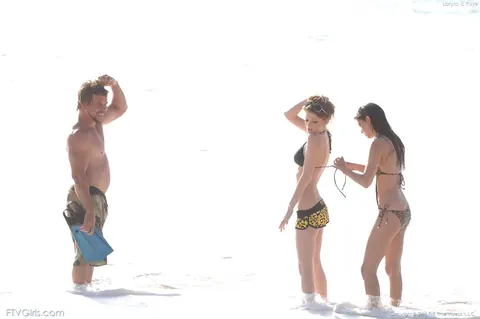 Faye Reagan: Two Thick Women in Bikinis and Glasses Strip Nude on the Beach – photo 20 of 20