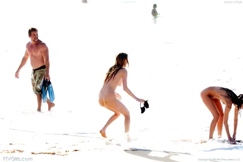 Faye Reagan: Two Thick Women in Bikinis and Glasses Strip Nude on the Beach – photo 19 of 20