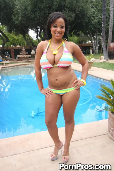 Natasha Dulce: Curvy Ebony Babe Strips Out of Her Bikini by the Pool – photo 5 of 17