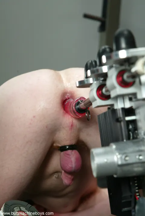 Two Men Use a Sex Machine and Fuck Anally – photo 4 of 21