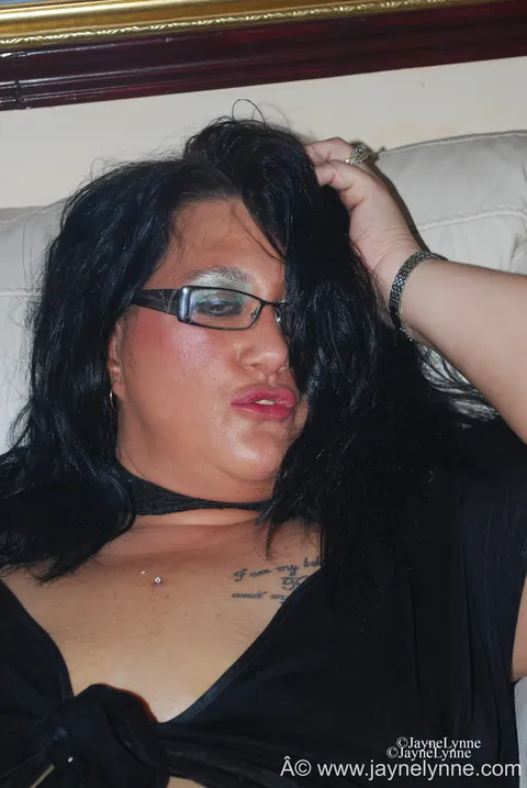Mature Chubby Woman in Stockings Spreads Her Pussy – photo 14 of 15