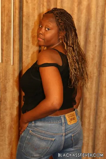 Thick Ebony MILF Gets Fucked Doggy Style and Swallows His Load