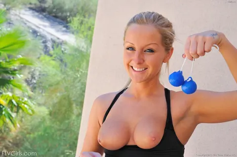 Melissa Matters: Blonde with Big Tits Uses a Dildo Outdoors – photo 11 of 15