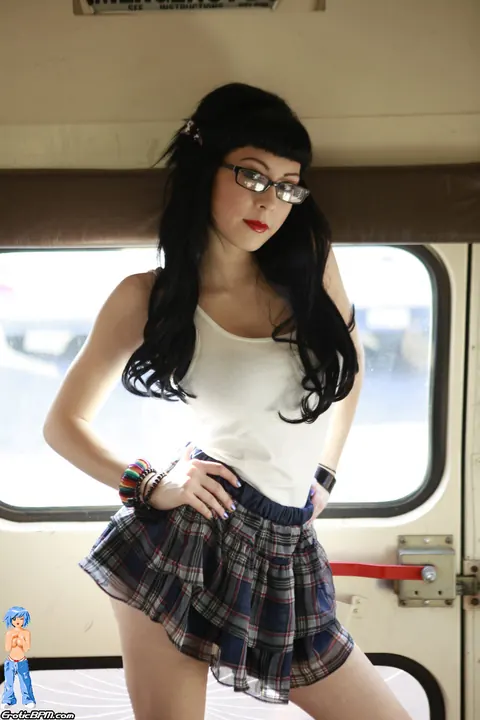 Woman in Glasses Oils Her Nude Body on a Bus – photo 6 of 15