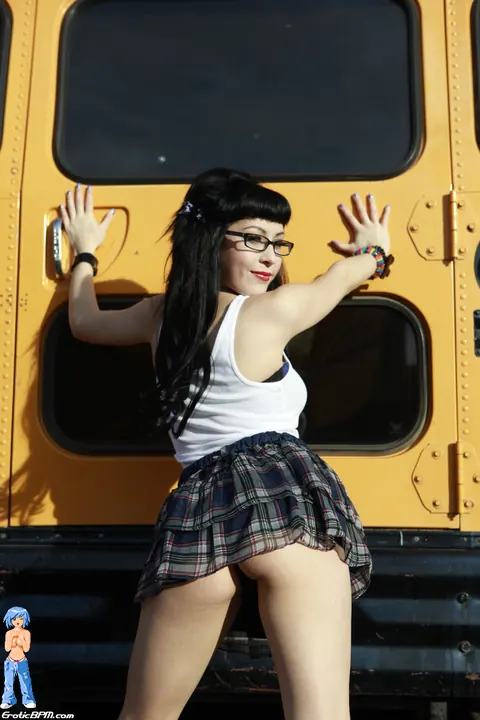 Woman in Glasses Oils Her Nude Body on a Bus – photo 3 of 15