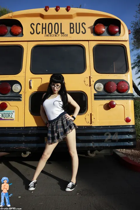 Woman in Glasses Oils Her Nude Body on a Bus – photo 2 of 15