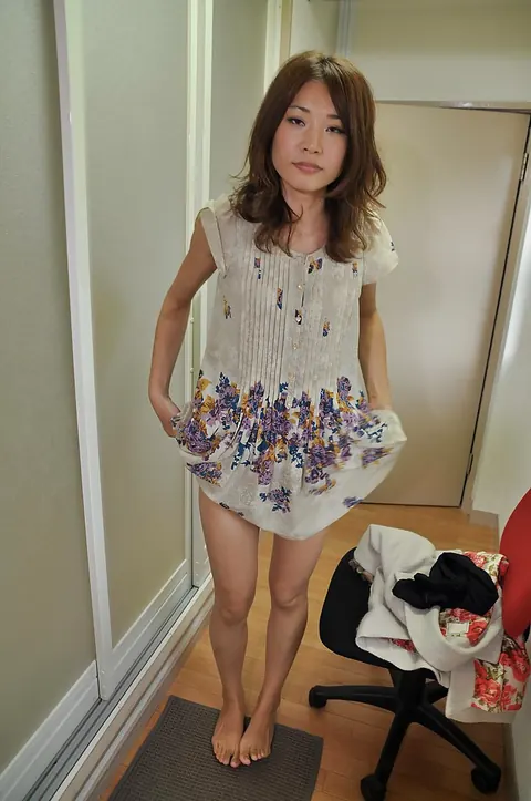Japanese MILF Undresses and Poses in the Bathroom – photo 1 of 16