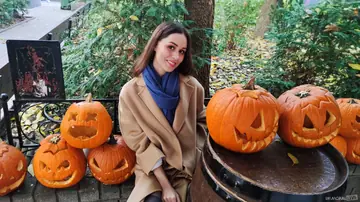 Marie Berger – Tall Brunette Sucks Two Cocks in a Public Threesome