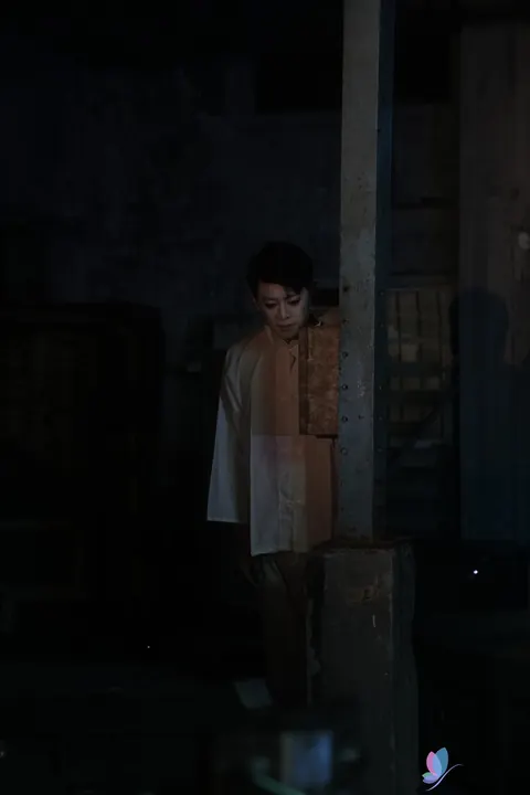 Chinese Woman Rides Him in an Abandoned Building – photo 2 of 21