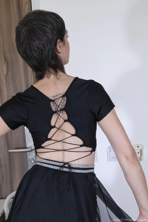 Short-Haired MILF Peels Off Her Clothes and Fingers Her Hairy Pussy – photo 7 of 21