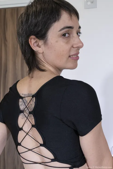 Short-Haired MILF Peels Off Her Clothes and Fingers Her Hairy Pussy – photo 8 of 21
