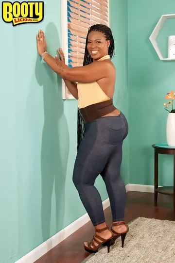 Neecie Hardy – Ebony BBW Strips Nude and Fingers Her Hairy Pussy