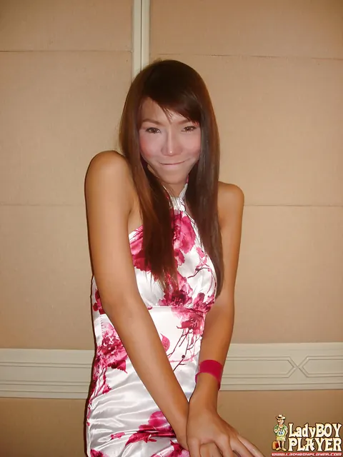 Tall Thai Trans Woman Reveals Her Ass and Legs – photo 2 of 16