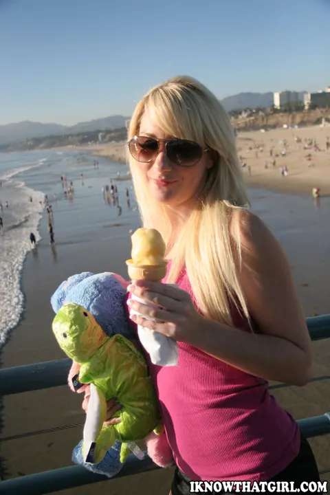 Missy Woods: Thick Blonde in Glasses Shows Her Big Tits and Fucks on the Beach – photo 1 of 16