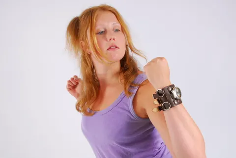 Redhead PAWG Poses in Jeans and a Top – photo 11 of 16
