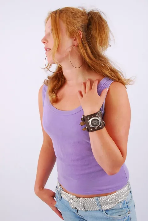 Redhead PAWG Poses in Jeans and a Top – photo 1 of 16