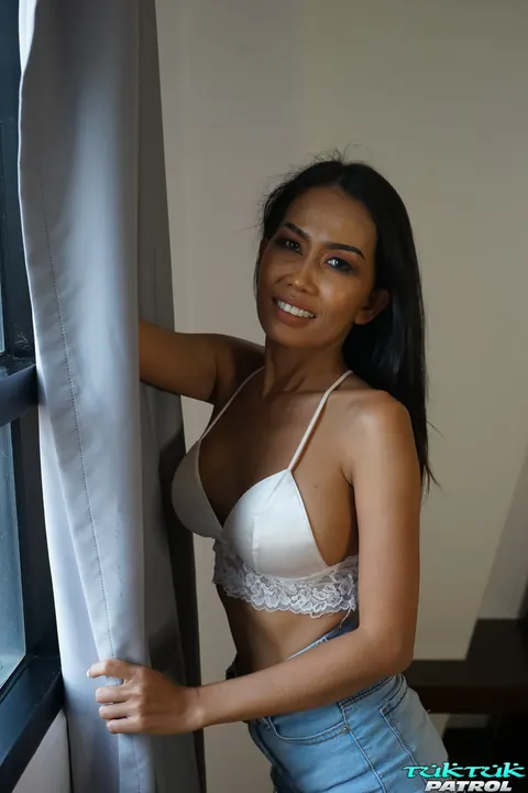 Tall Asian MILF Gives a Blowjob and Gets Fucked – photo 4 of 21