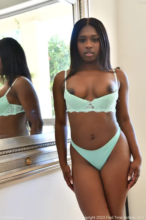 Ebony Babe Strips and Masturbates Before a Mirror – photo 9 of 20