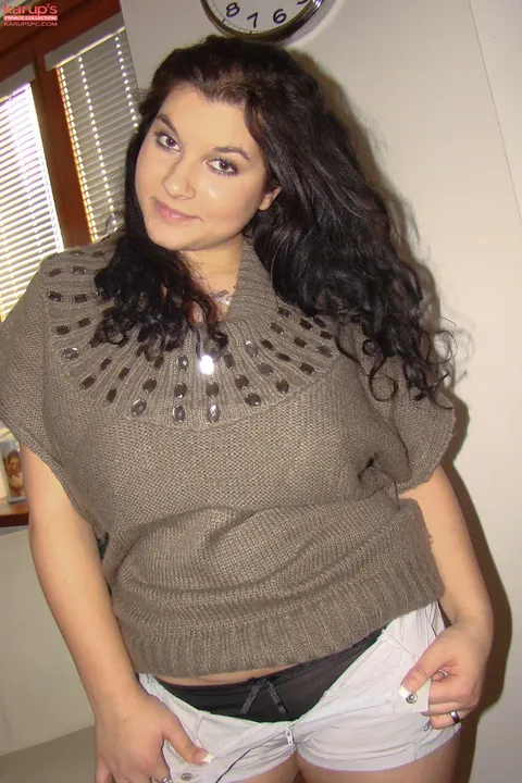 Daphne Angel: Busty Brunette with Natural Tits and Tattoo Spreads Her Pussy – photo 3 of 17