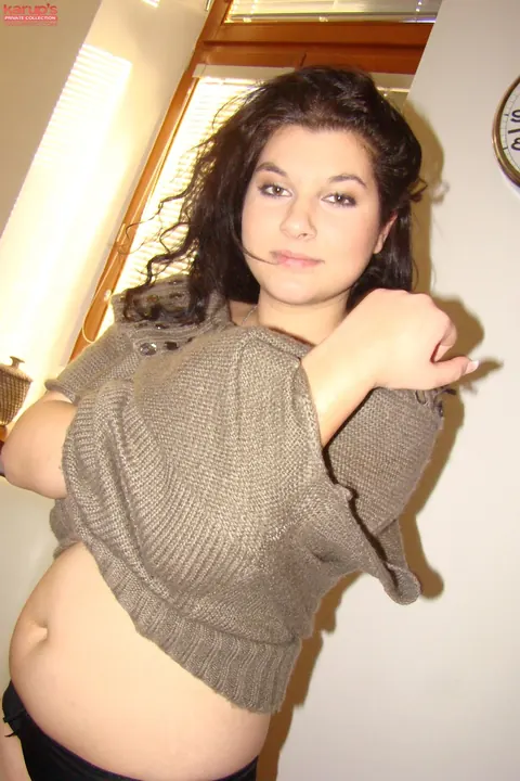 Daphne Angel: Busty Brunette with Natural Tits and Tattoo Spreads Her Pussy – photo 7 of 17
