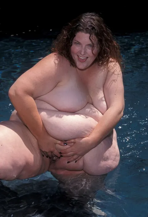 BBW Shows Her Big Tits and Spreads Her Pussy in the Pool – photo 16 of 20