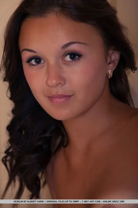 Veselin: Slim Brunette Undresses and Spreads Her Shaved Pussy Wide – photo 7 of 18