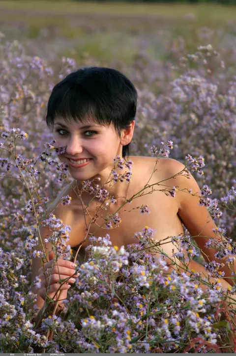 Short-Haired Brunette PAWG Flaunts Her Big Ass Outdoors – photo 12 of 20